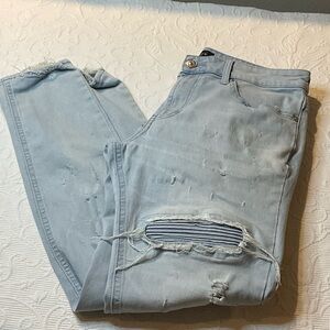 PacSun Light Blue Denim Jeans. 32x30. Distressed with holes.